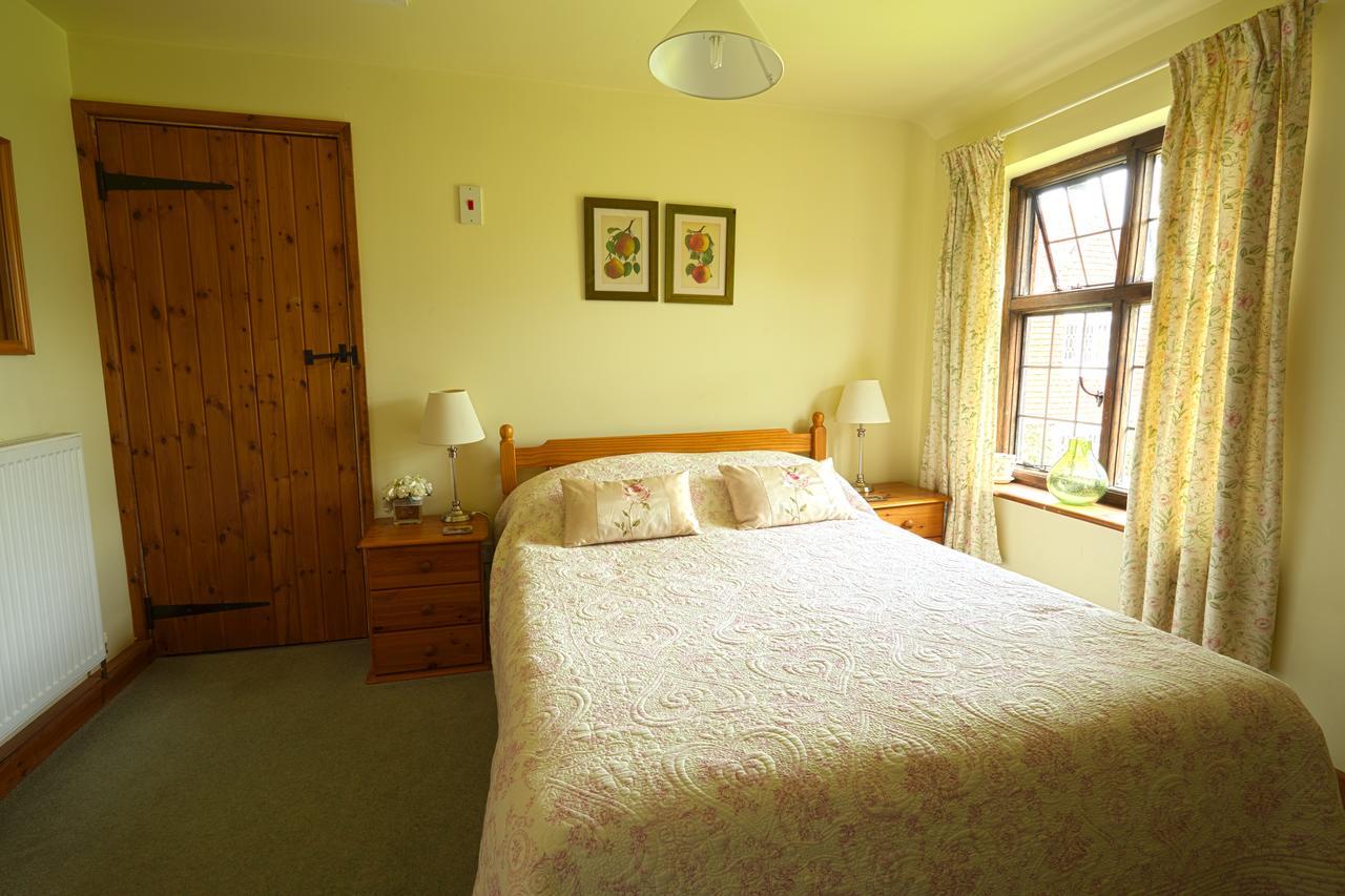 Strawberry Cottage B&B Hedge End Exteriör bild